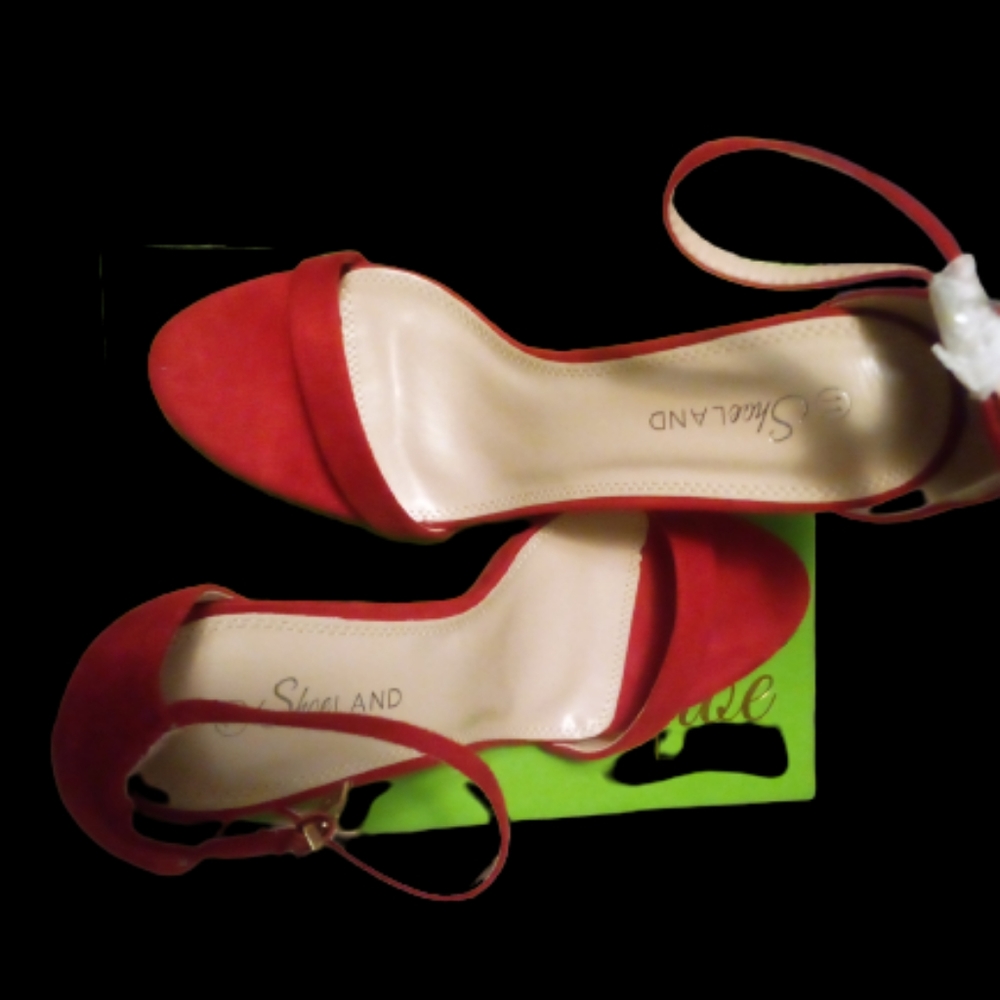 Red heels - Picture 2 of 3
